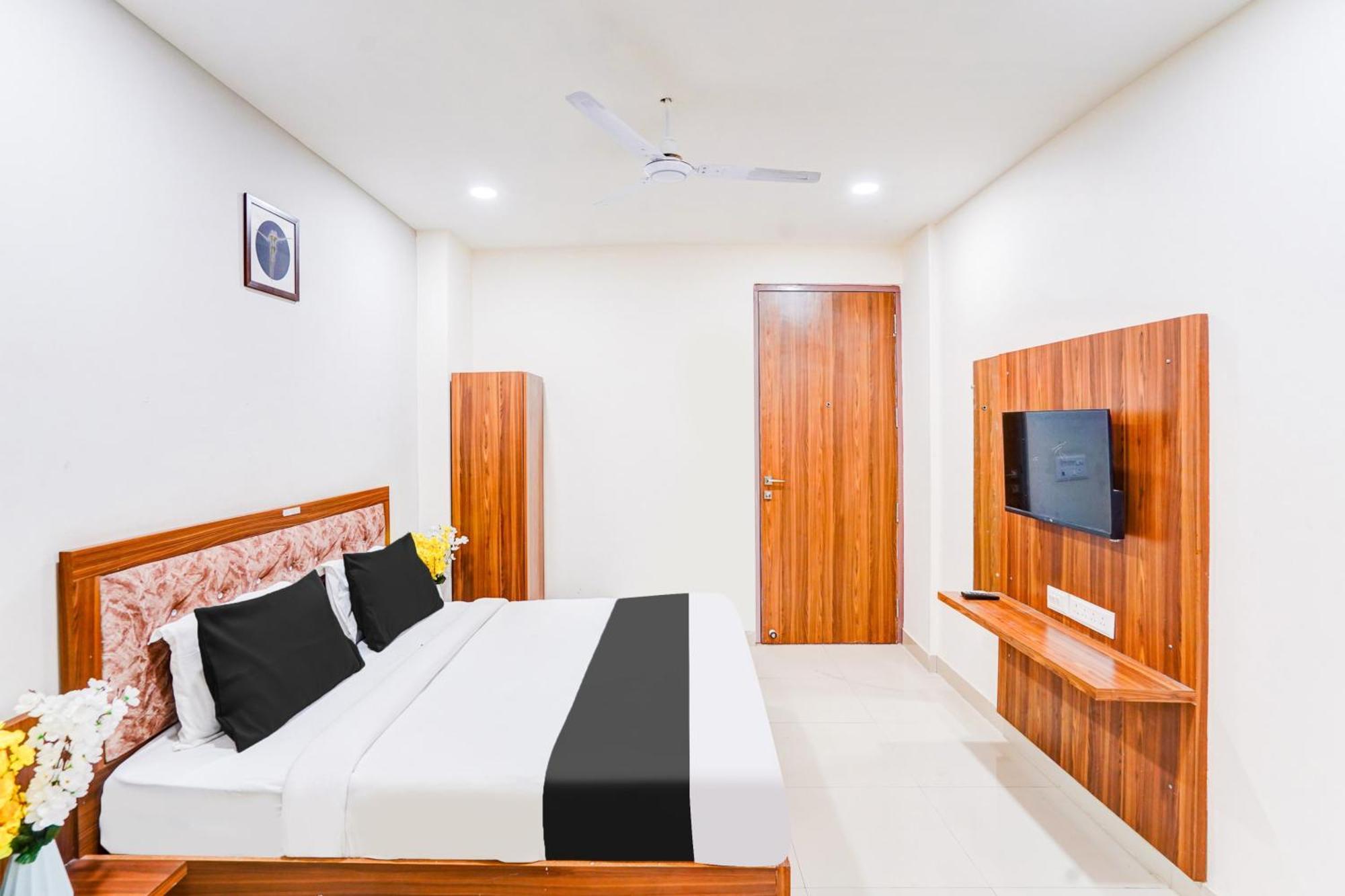 Super Collection O Sector 104 Noida Hotel Buitenkant foto