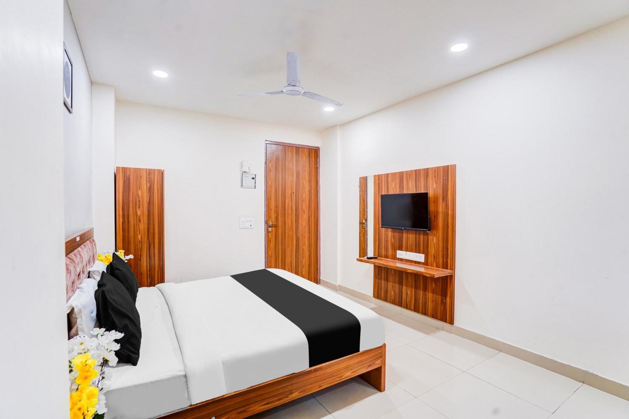 Super Collection O Sector 104 Noida Hotel Buitenkant foto