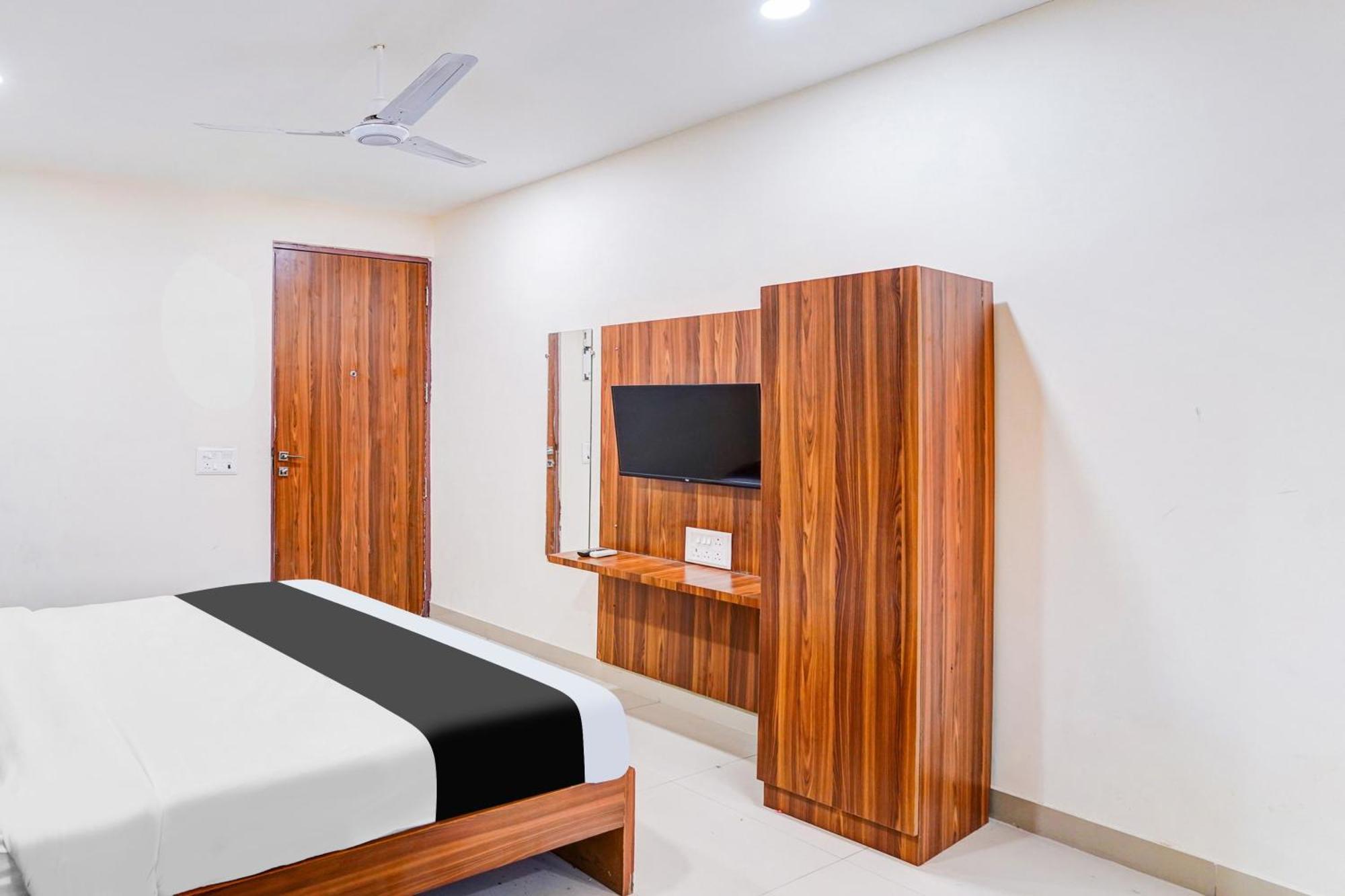 Super Collection O Sector 104 Noida Hotel Buitenkant foto