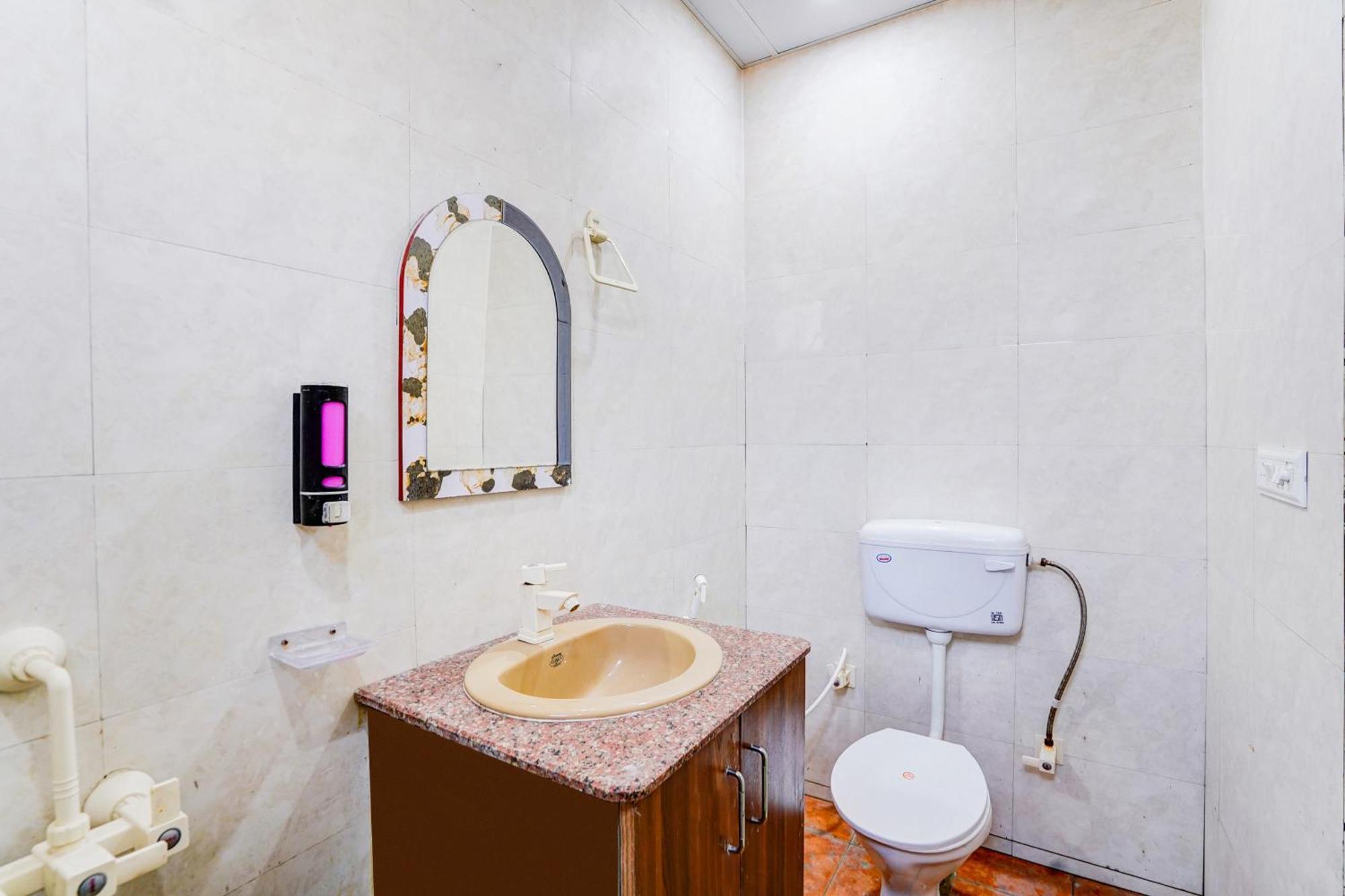 Super Collection O Sector 104 Noida Hotel Buitenkant foto