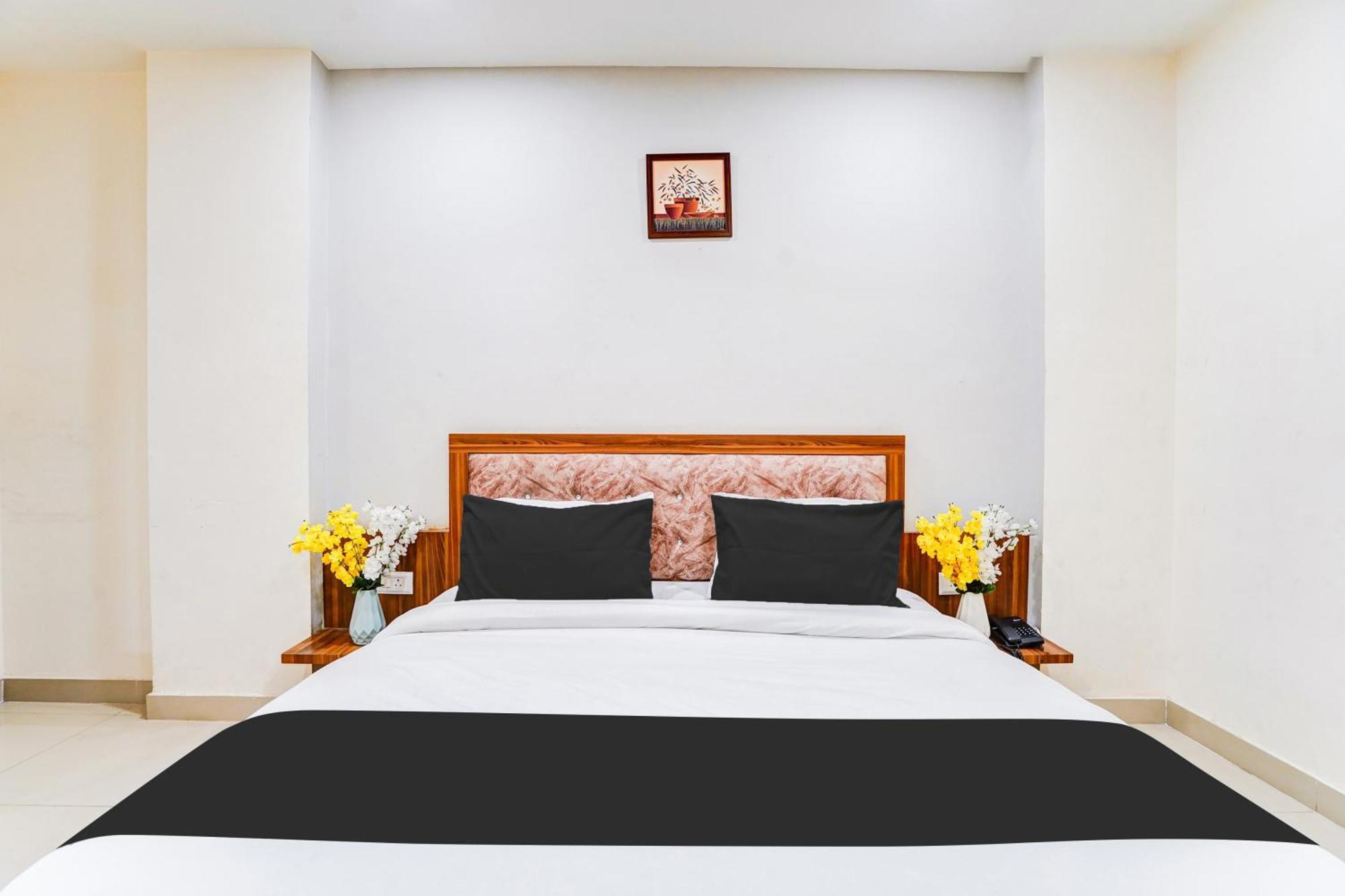 Super Collection O Sector 104 Noida Hotel Buitenkant foto