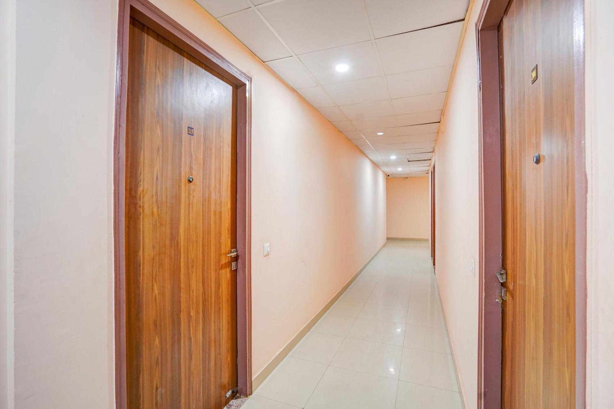 Super Collection O Sector 104 Noida Hotel Buitenkant foto
